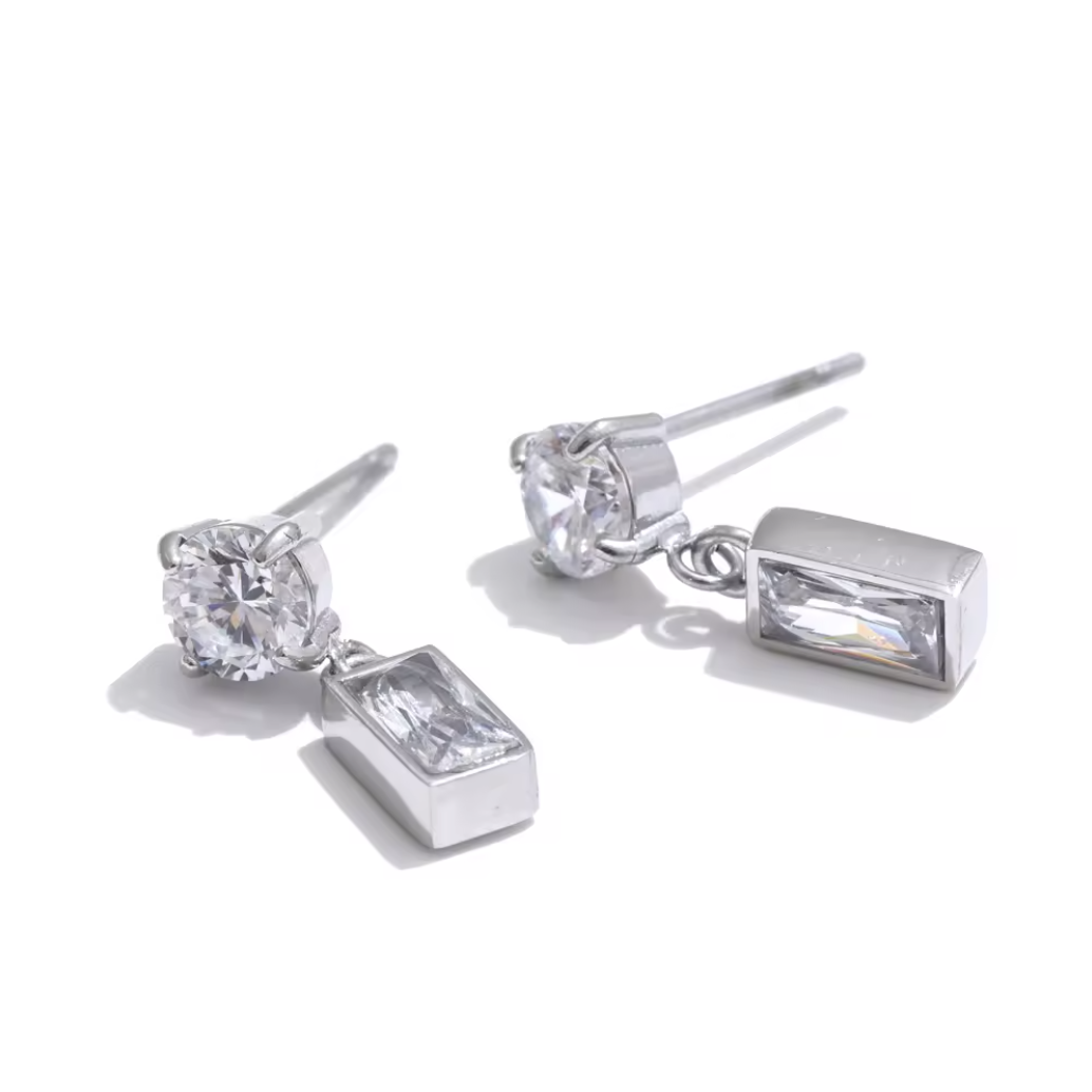 E476 Pretty Little Earrings