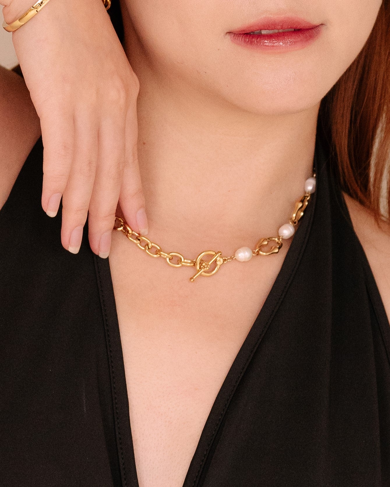 Abstract Pearl Chain Necklace