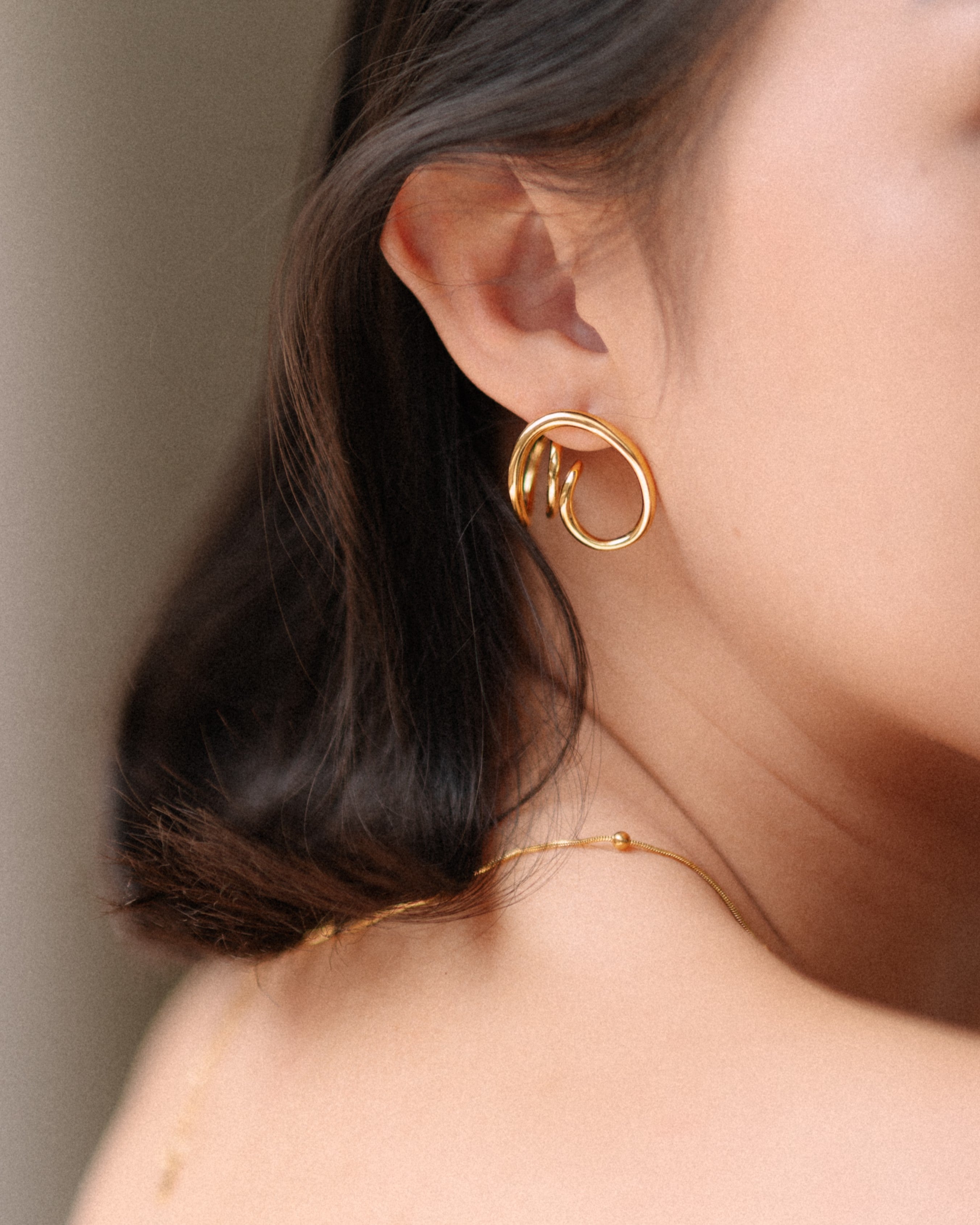 Soft swirl earrings
