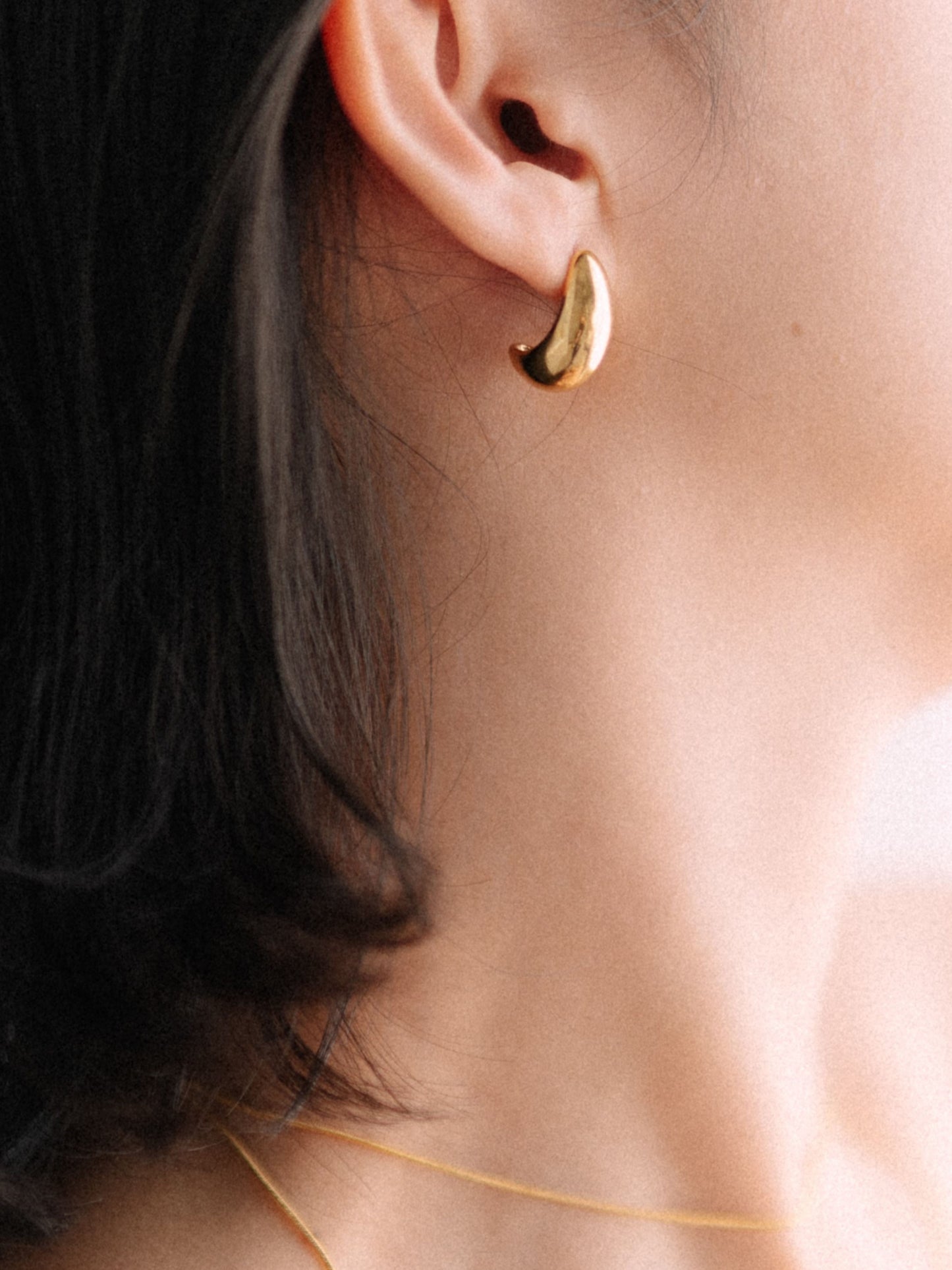 Whispering drops earrings