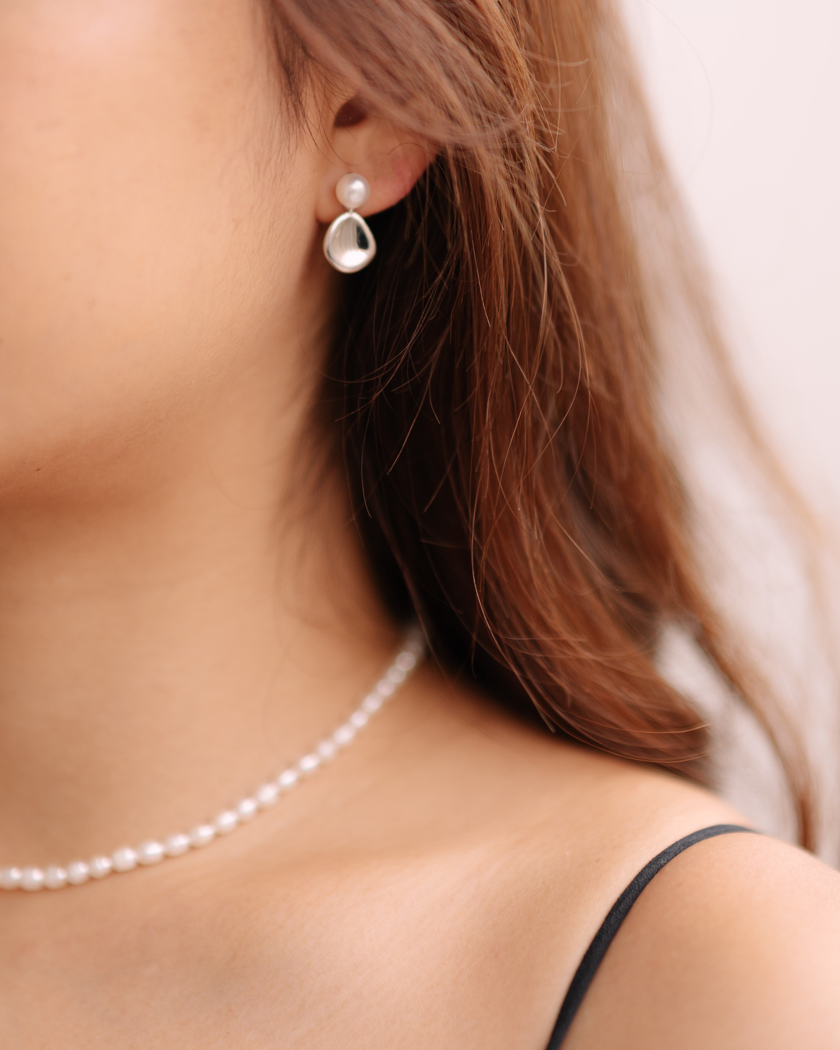 Dainty pearl drop earrings