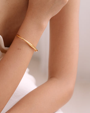 Cara cuff gold bracelet