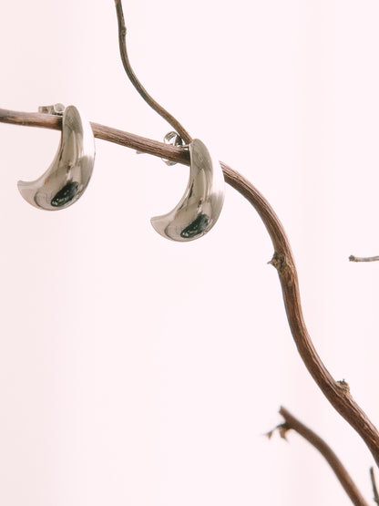 Whispering drops earrings