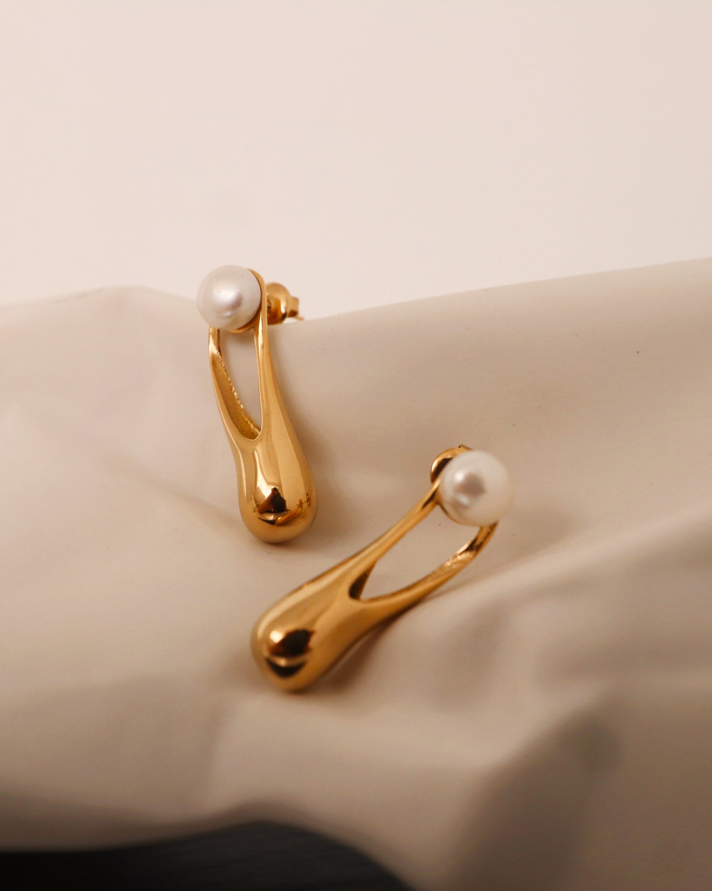 Swirling pearl earrings