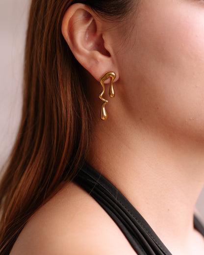 Liquefied assymetrical earrings