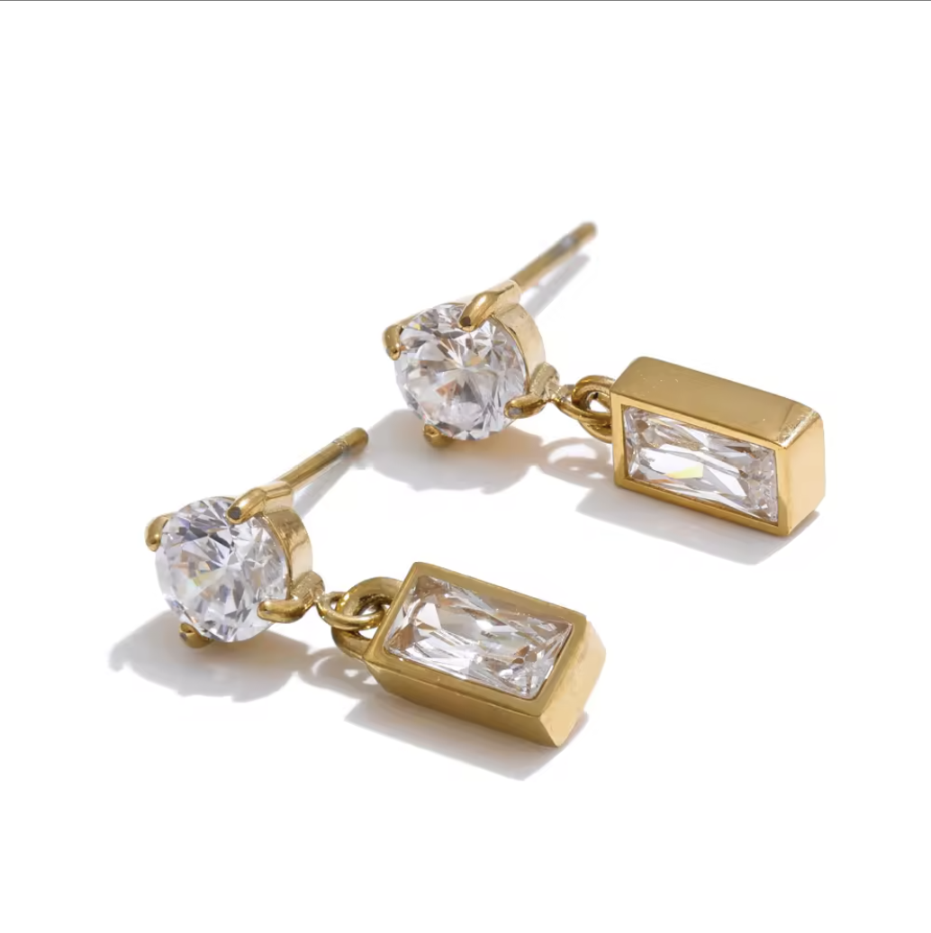 E476 Pretty Little Earrings