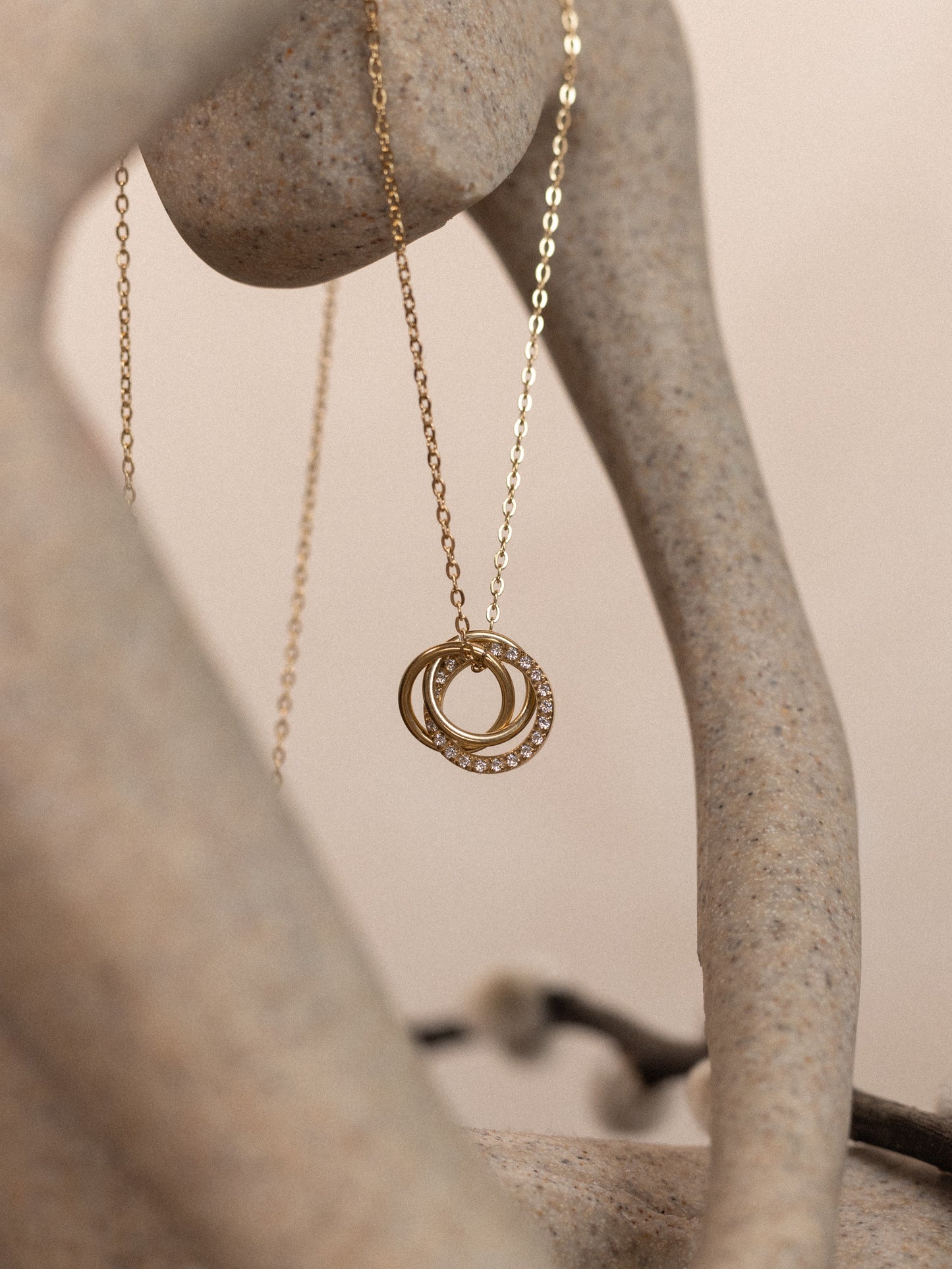 Golden halo necklace