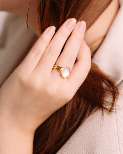 Elara nacre gold ring