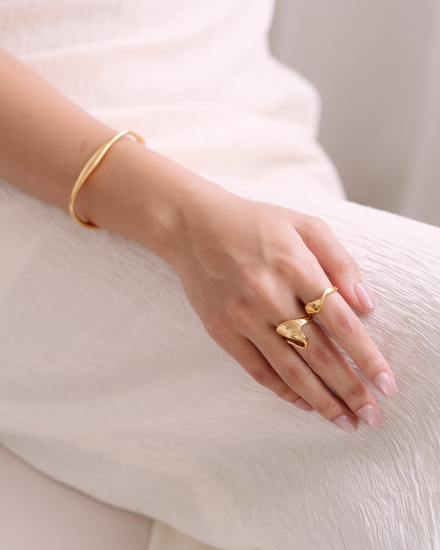 Gentle wave ring