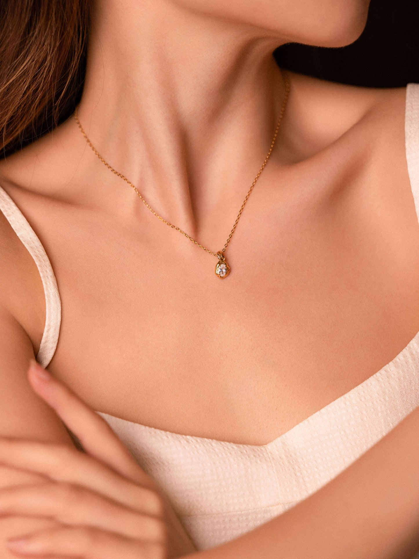 Gleam Cradle Necklace