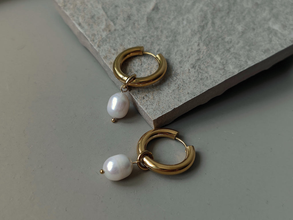 Ana pearl earrings