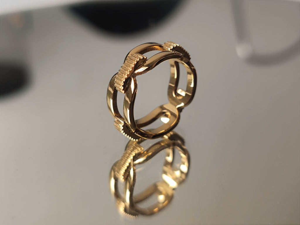 Mikael gold ring